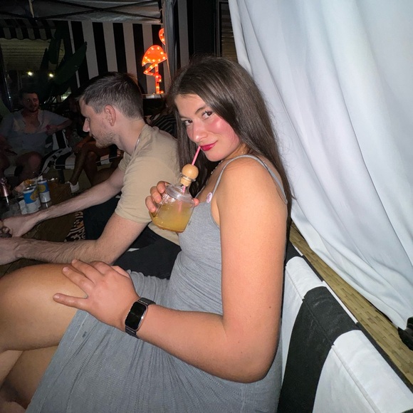 Meet your Posher, Cassandra - Picture 6 of 9